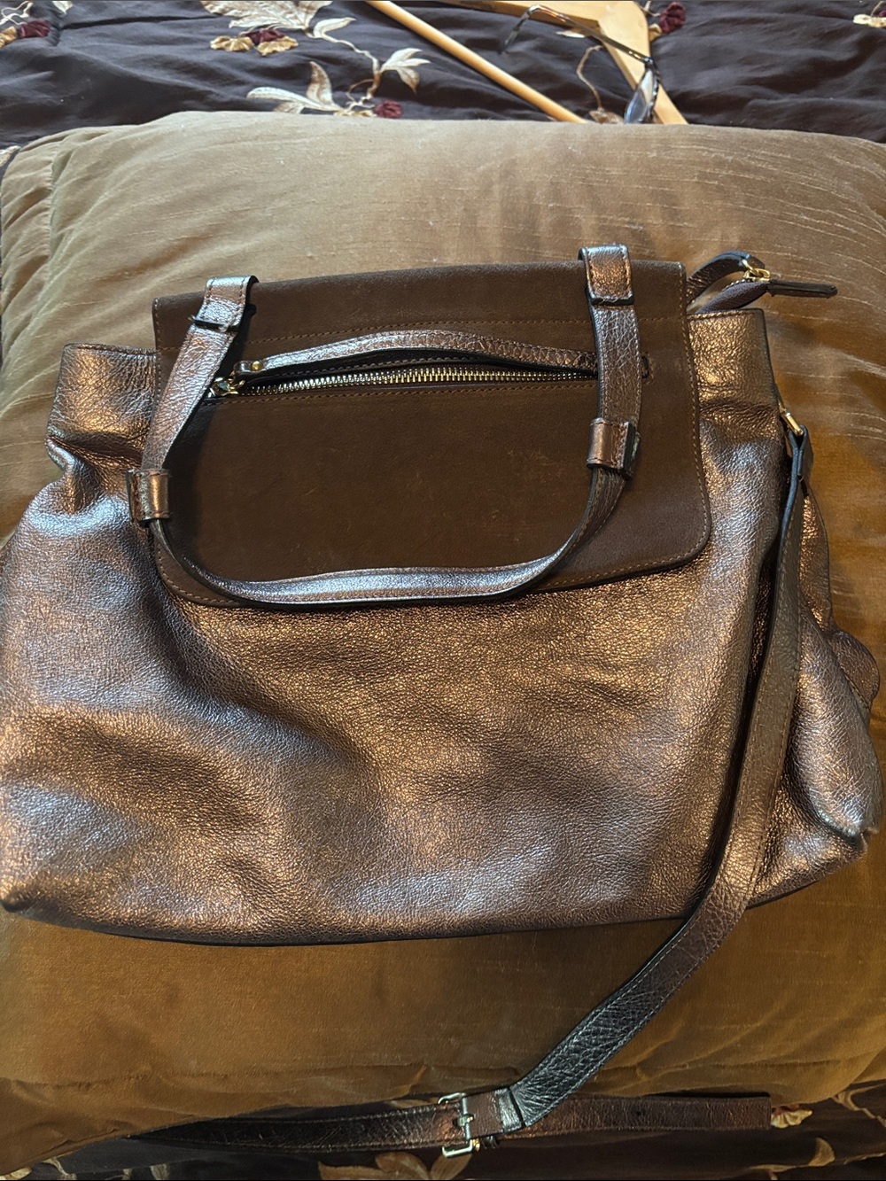 varriale Classic Black Leather Shoulder Bag with Front Zip Pocket